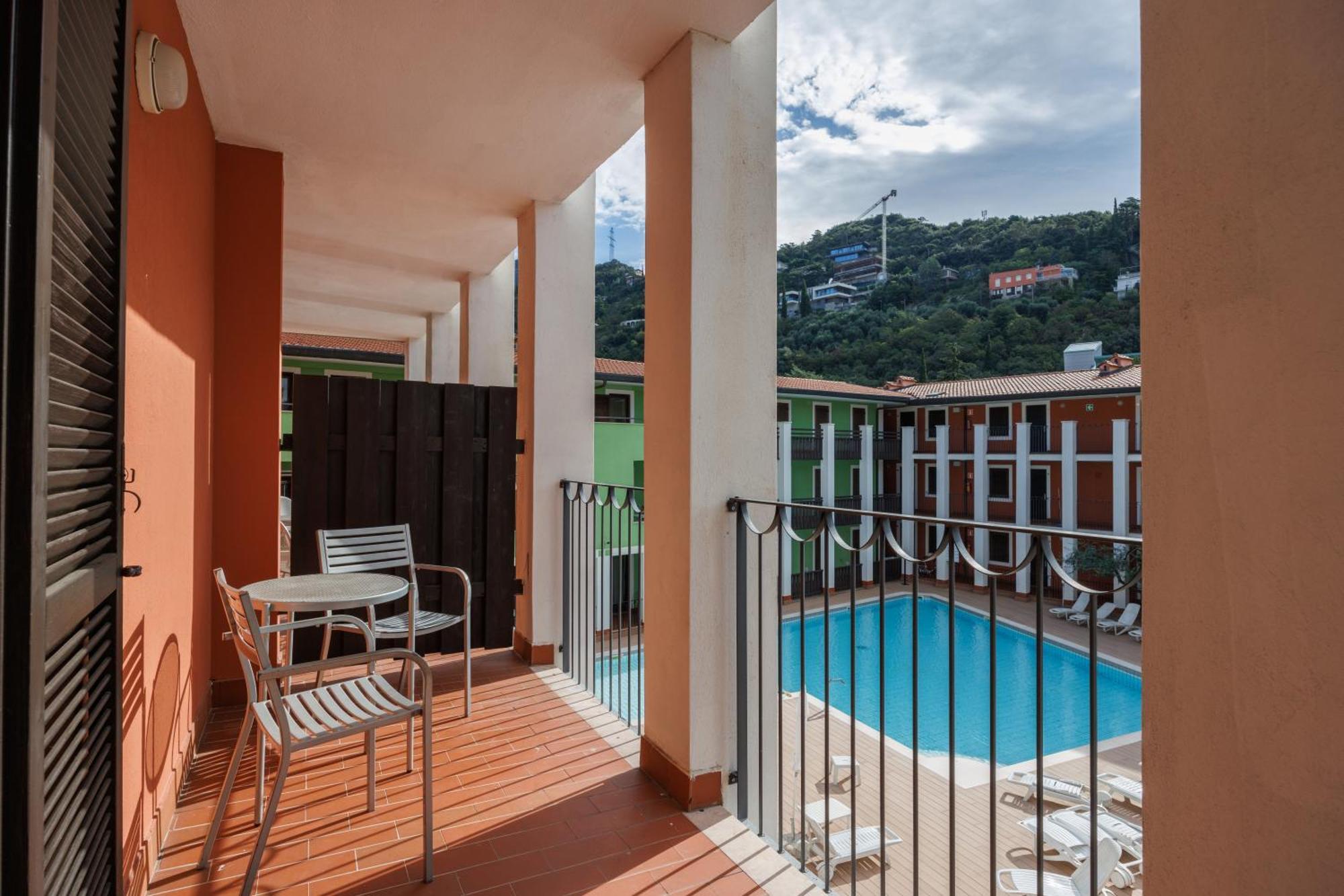 Club Hotel E Residence La Vela Torbole Sul Garda Exterior photo