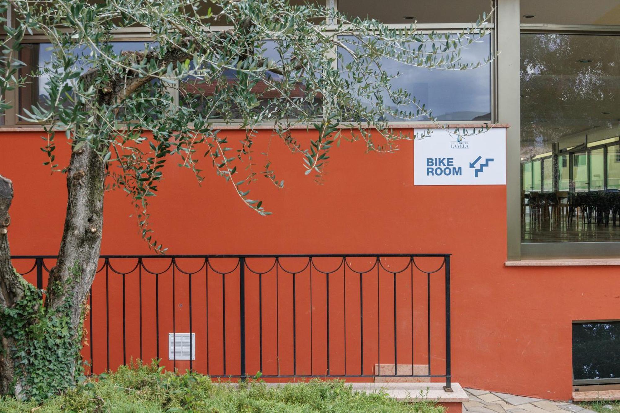 Club Hotel E Residence La Vela Torbole Sul Garda Exterior photo