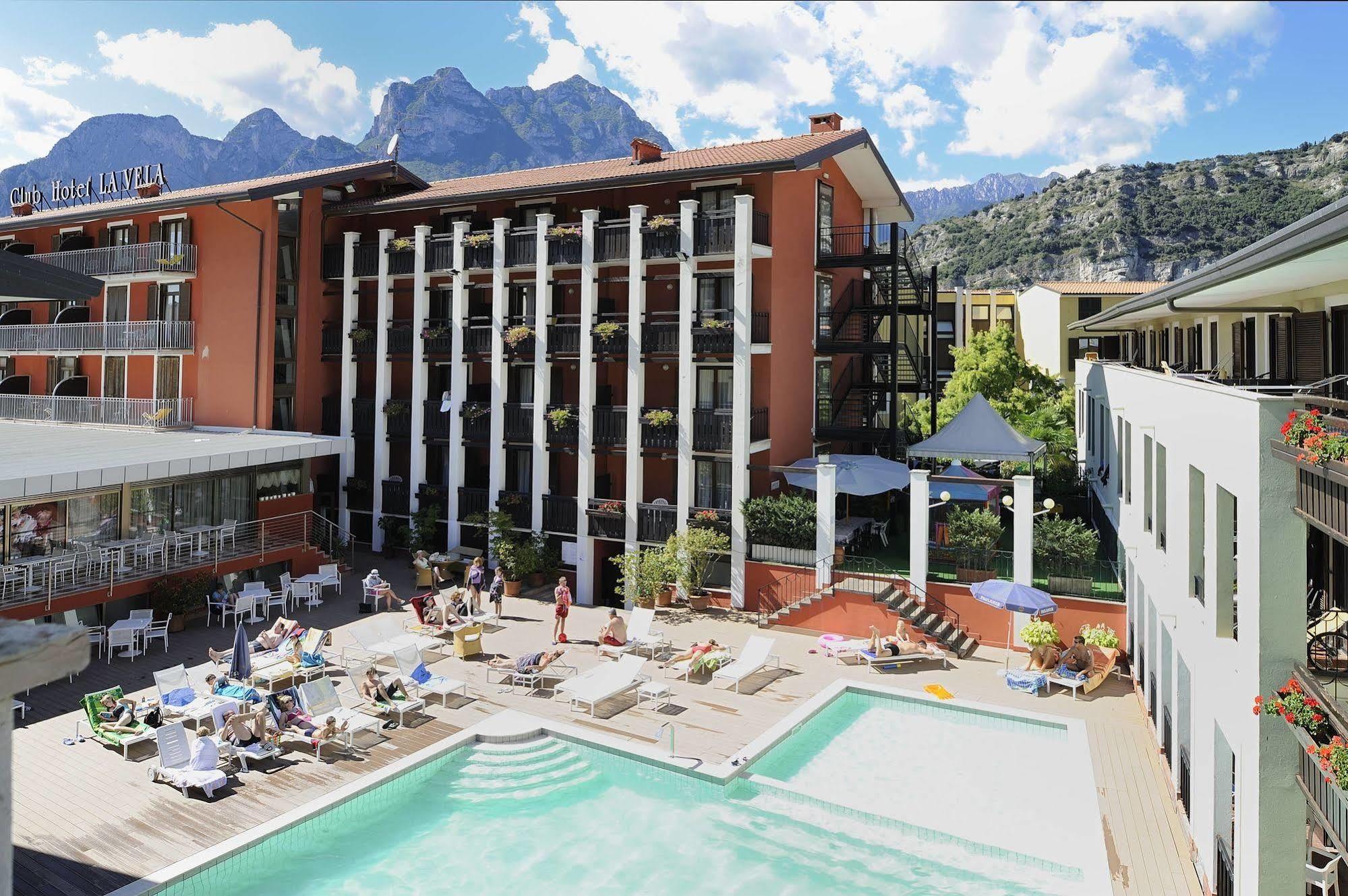 Club Hotel E Residence La Vela Torbole Sul Garda Exterior photo